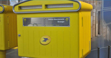 La boite aux lettres jaune